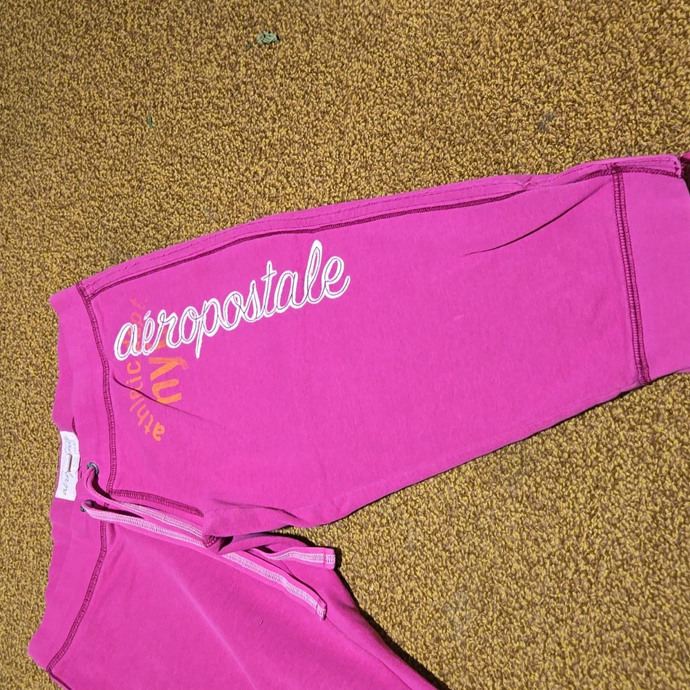 Pink Aeropostale capri bottoms size small